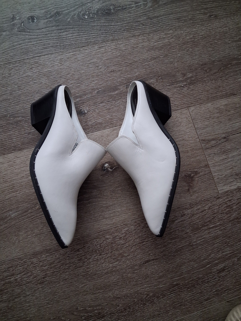 Treasure & Bond Women's White Pointed Toe Slip-On Flats - Picture 3 of 5